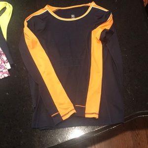 Long sleeved tail tennis pull over